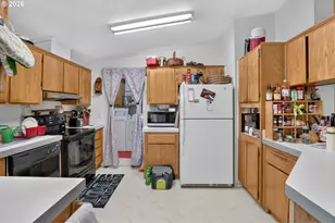 1837 Woodland Ave, Woodburn, OR 97071 - Photo 8