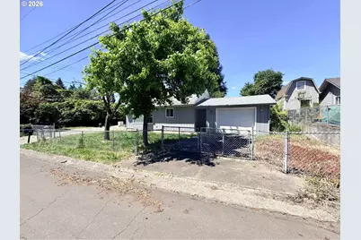 1688 NW Eden St, Roseburg, OR 97470 - Photo 2