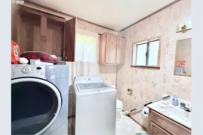1688 NW Eden St, Roseburg, OR 97470 - Photo 12
