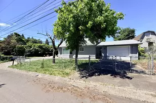 1688 NW Eden St, Roseburg, OR 97470 - Photo 16