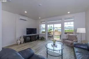 1571 37th St, Florence, OR 97439 - Photo 4