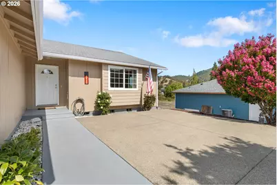 143 Briggs Dr, Myrtle Creek, OR 97457 - Photo 4