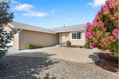 143 Briggs Dr, Myrtle Creek, OR 97457 - Photo 1