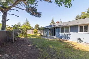1715 W Park Dr, Florence, OR 97439 - Photo 30