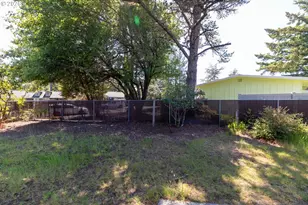 1715 W Park Dr, Florence, OR 97439 - Photo 28
