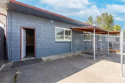 3195 Meadow Ln, Eugene, OR 97402 - Photo 2