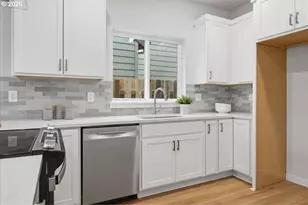 9269 E Burnside St, Portland, OR 97216 - Photo 12