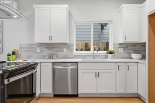 9269 E Burnside St, Portland, OR 97216 - Photo 10