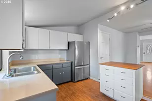 1021 Deal St, Junction City, OR 97448 - Photo 16