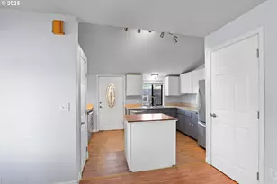 1021 Deal St, Junction City, OR 97448 - Photo 12