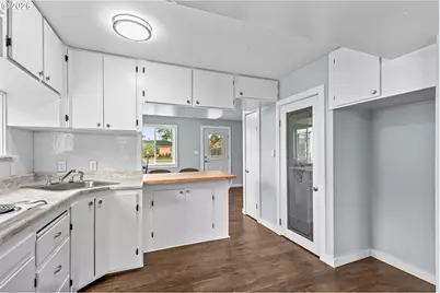 745 Dakota Ave, Medford, OR 97501 - Photo 12