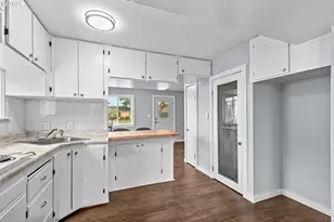 745 Dakota Ave, Medford, OR 97501 - Photo 12