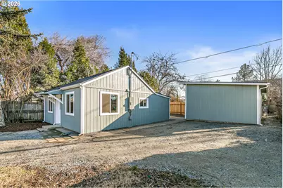 745 Dakota Ave, Medford, OR 97501 - Photo 4