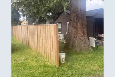 345 S 38th St, Springfield, OR 97478 - Photo 2