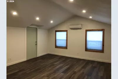 345 S 38th St, Springfield, OR 97478 - Photo 4