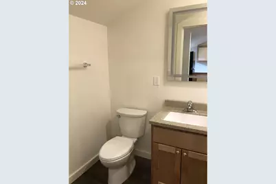 345 S 38th St, Springfield, OR 97478 - Photo 8