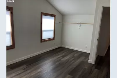 345 S 38th St, Springfield, OR 97478 - Photo 6