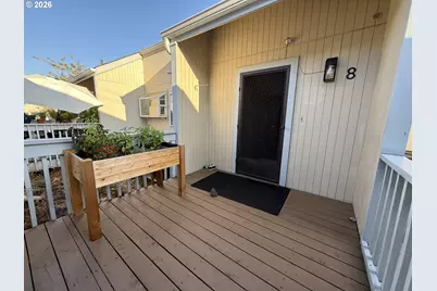 8 NW Mountain View Dr, Roseburg, OR 97471 - Photo 24