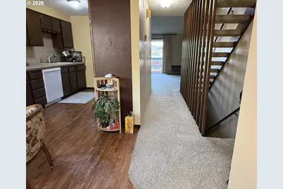 8 NW Mountain View Dr, Roseburg, OR 97471 - Photo 2