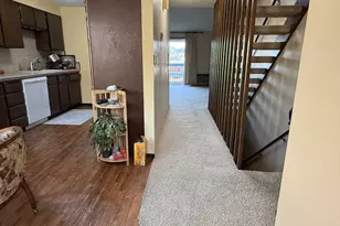8 NW Mountain View Dr, Roseburg, OR 97471 - Photo 2