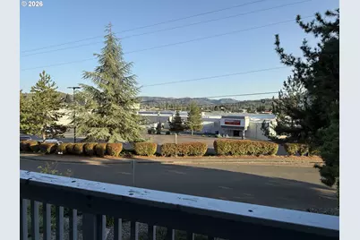 8 NW Mountain View Dr, Roseburg, OR 97471 - Photo 10