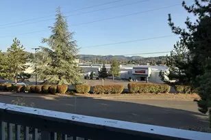 8 NW Mountain View Dr, Roseburg, OR 97471 - Photo 10