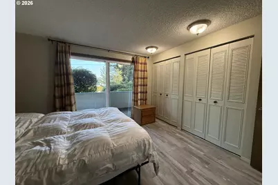 8 NW Mountain View Dr, Roseburg, OR 97471 - Photo 14