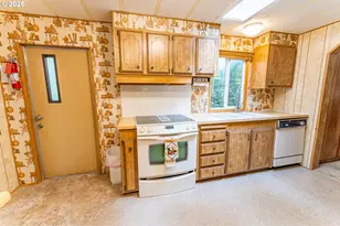 1600 Rhododendron Dr, Florence, OR 97439 - Photo 10