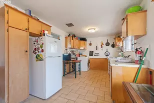 2064 Grant St, Eugene, OR 97405 - Photo 12