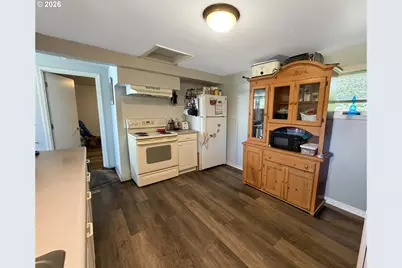 180 Laclair St, Coos Bay, OR 97420 - Photo 14