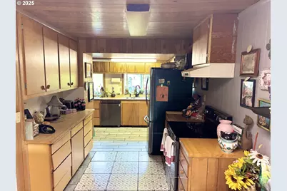 465 N 8th St, Lakeside, OR 97449 - Photo 8