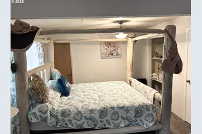 465 N 8th St, Lakeside, OR 97449 - Photo 12