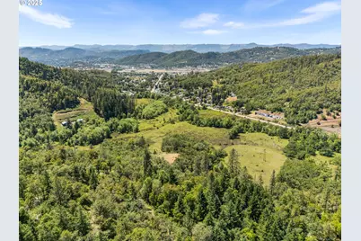 Ne Newton Creek Dr, Roseburg, OR 97470 - Photo 4