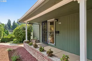 2833 NE 89th Ave, Portland, OR 97220 - Photo 4