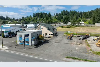 1685 N Bayshore Dr, Coos Bay, OR 97420 - Photo 14