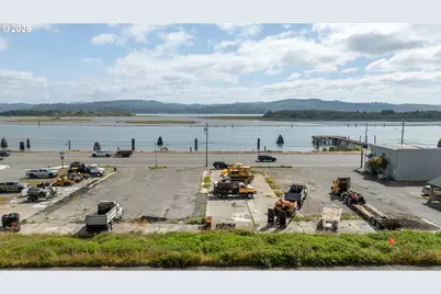 1685 N Bayshore Dr, Coos Bay, OR 97420 - Photo 4
