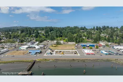 1685 N Bayshore Dr, Coos Bay, OR 97420 - Photo 18