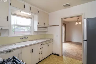 461 W Broccoli St, Roseburg, OR 97471 - Photo 18
