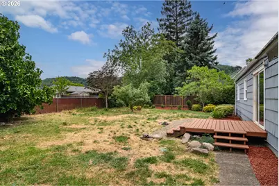 461 W Broccoli St, Roseburg, OR 97471 - Photo 32