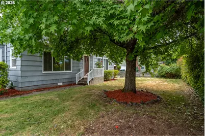 461 W Broccoli St, Roseburg, OR 97471 - Photo 2
