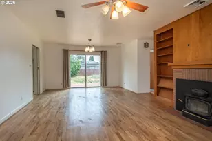 461 W Broccoli St, Roseburg, OR 97471 - Photo 6