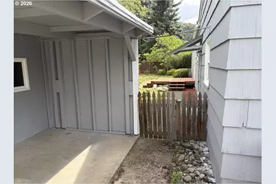 461 W Broccoli St, Roseburg, OR 97471 - Photo 34