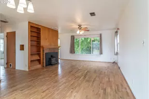 461 W Broccoli St, Roseburg, OR 97471 - Photo 4