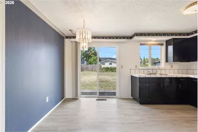 1911 Palos Verdes Dr, Roseburg, OR 97471 - Photo 14