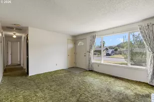 1911 Palos Verdes Dr, Roseburg, OR 97471 - Photo 10