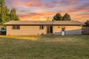 1911 Palos Verdes Dr, Roseburg, OR 97471 - Photo 4