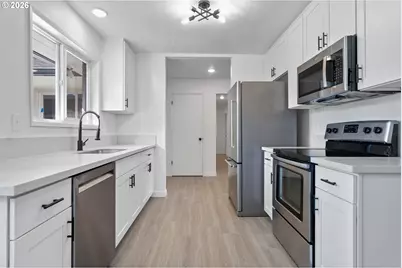 1904 SE 80th Ave, Portland, OR 97215 - Photo 2