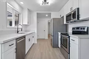 1904 SE 80th Ave, Portland, OR 97215 - Photo 2