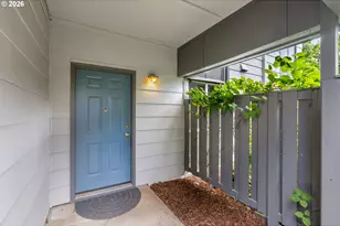 917 Pacific Ave, Hood River, OR 97031 - Photo 2
