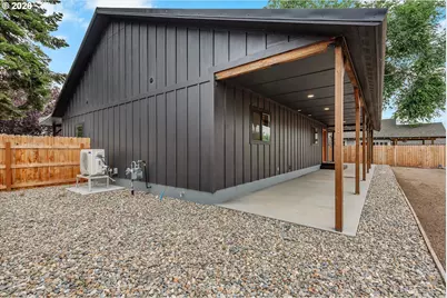 1004 Walnut St, Baker City, OR 97814 - Photo 28